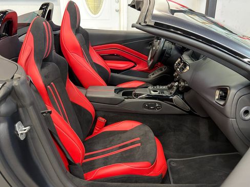 Used 2023 Aston Martin V8 Vantage Roadster image 21