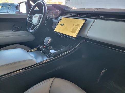 Used 2024 Land Rover Range Rover Sport SE image 22