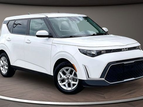 Used 2023 Kia Soul LX w/ LX Technology Package FWD image 10