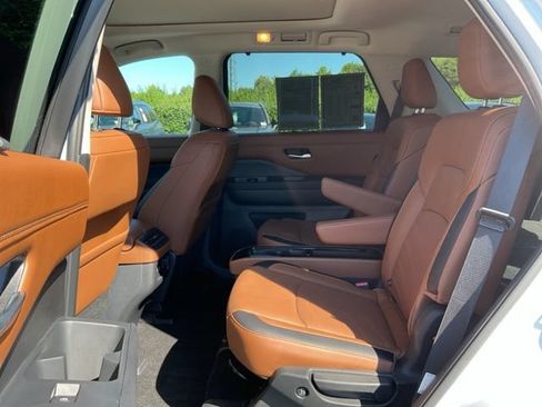 Used 2025 Nissan Pathfinder Platinum AWD/4WD image 20