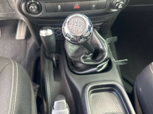 Used 2015 Jeep Wrangler Unlimited Rubicon w/ Connectivity Group AWD/4WD image 15