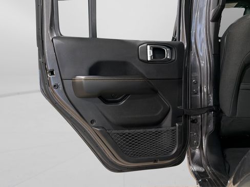 Used 2025 Jeep Wrangler Unlimited Sahara AWD/4WD image 34