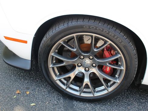 Used 2015 Dodge Challenger SRT w/ Technology Group image 64