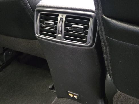 Used 2019 Nissan Rogue SL w/ Premium Package image 9