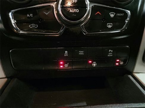 Used 2020 RAM 1500 Classic SLT w/ Luxury Group image 18