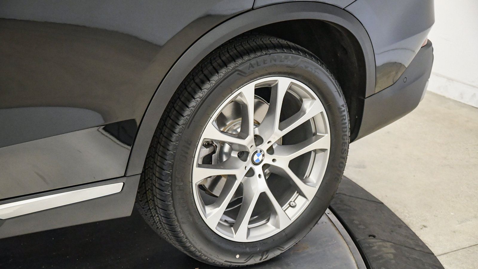 Used 2024 BMW X5 xDrive40i w/ Premium Package AWD/4WD image 11