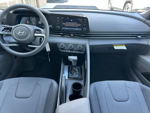 New 2026 Hyundai Elantra SE FWD image 14