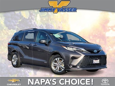 Certified 2021 Toyota Sienna XSE image 1