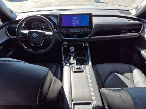 Used 2024 Toyota Grand Highlander AWD image 18