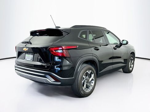 Used 2025 Chevrolet Trax LT FWD image 9