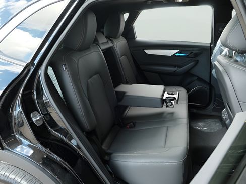 New 2025 VinFast VF 8 Plus AWD/4WD image 22