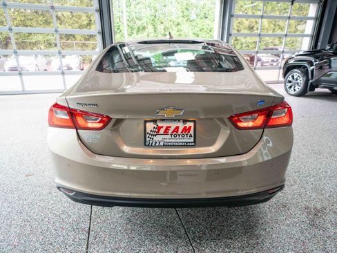 Used 2018 Chevrolet Malibu RS w/ Leather Package FWD image 3