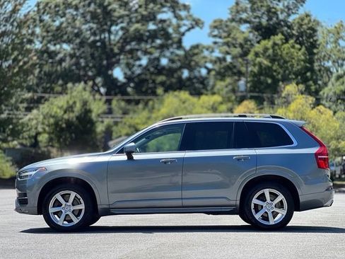 Used 2018 Volvo XC90 T6 Momentum w/ Momentum Plus Package AWD/4WD image 8