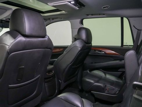 Used 2018 Cadillac Escalade Premium Luxury AWD/4WD image 23