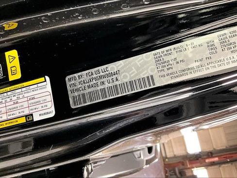 Used 2021 Jeep Wrangler Unlimited Sahara w/ Cold Weather Group AWD/4WD image 18