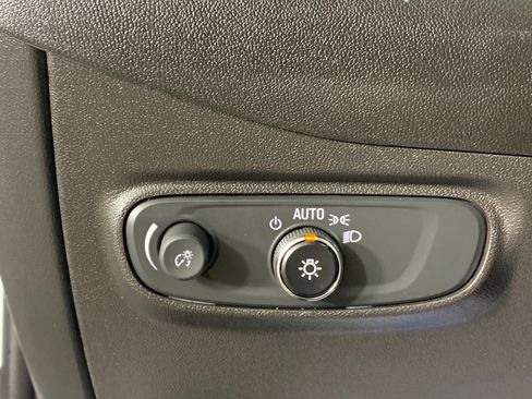 Used 2023 Chevrolet Equinox LS w/ LS Convenience Package image 17