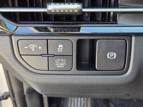 New 2026 Kia Sportage LX FWD image 18