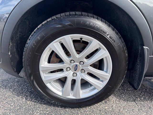 Used 2018 Ford Explorer XLT w/ Equipment Group 202A AWD/4WD image 11