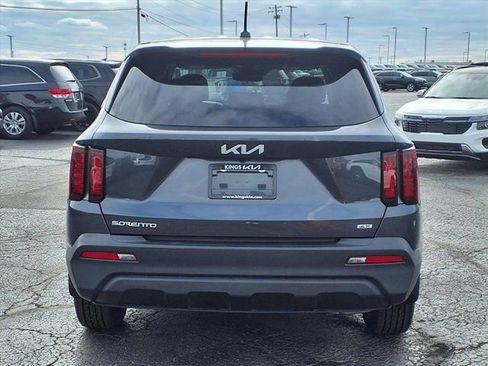 Used 2023 Kia Sorento LX image 5
