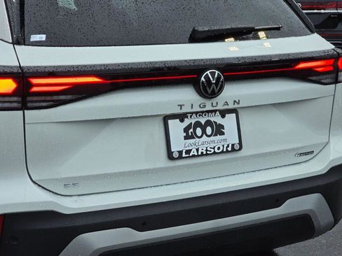 New 2026 Volkswagen Tiguan SE image 13