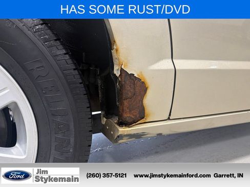 Used 2011 Chrysler Town & Country Touring w/ Entertainment Group #1 FWD image 3