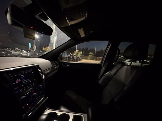 Used 2018 Jeep Grand Cherokee Altitude AWD/4WD image 18