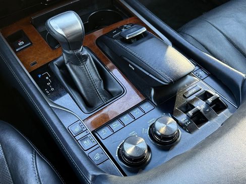 Used 2018 Lexus LX 570 4WD w/ Luxury Package image 31