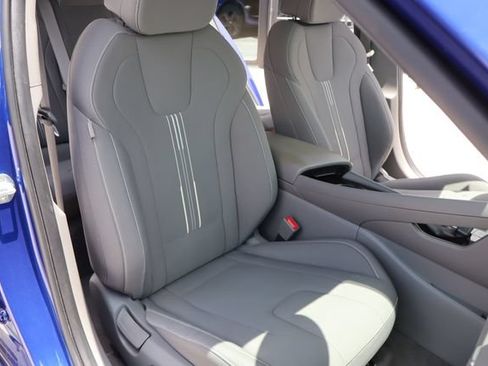 Used 2022 Hyundai Elantra SEL w/ Convenience Package FWD image 11