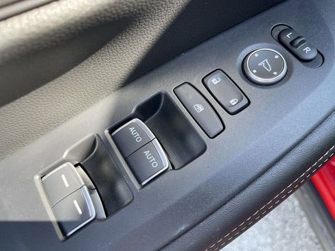 Used 2025 Honda HR-V Sport image 13