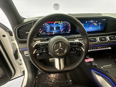 Used 2025 Mercedes-Benz GLS 450 4MATIC image 11