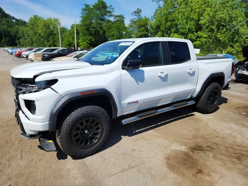 Used 2024 GMC Canyon AT4 w/ AT4 Premium Package AWD/4WD image 3