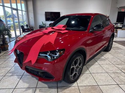 Used 2024 Alfa Romeo Stelvio Sprint image 3