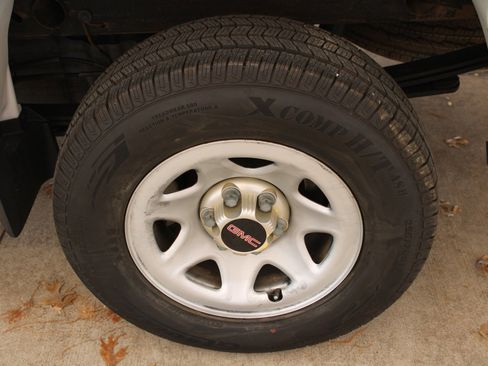 Used 2015 GMC Sierra 1500 2WD Regular Cab image 19