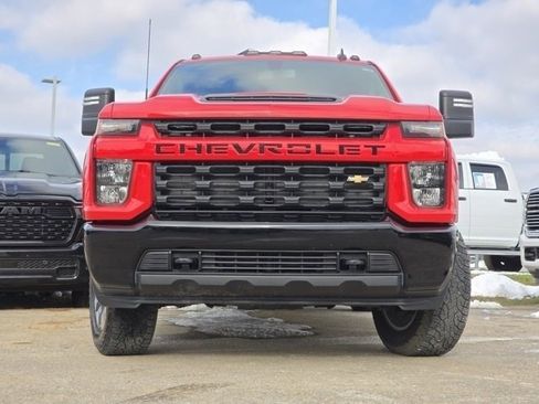 Used 2022 Chevrolet Silverado 2500 Custom w/ Custom Value Package image 3