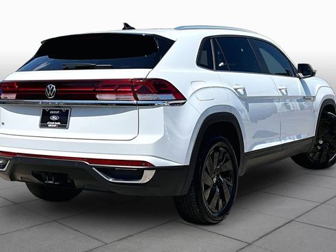 Used 2025 Volkswagen Atlas Cross Sport SE FWD image 7