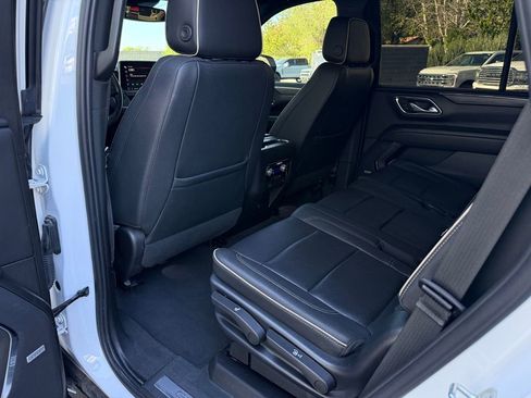 Used 2023 GMC Yukon SLT AWD/4WD image 35
