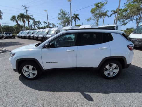 Used 2022 Jeep Compass Latitude FWD image 8