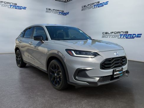 Used 2025 Honda HR-V Sport image 3