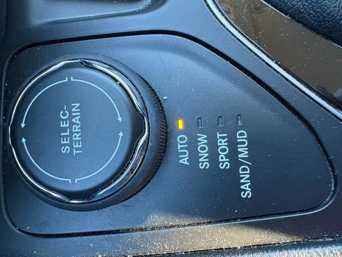 Used 2019 Jeep Cherokee Limited w/ Luxury Group image 28