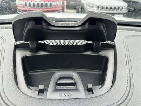 Certified 2019 Jeep Cherokee Limited image 27