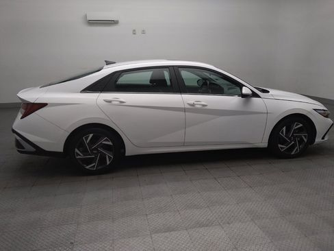 Used 2025 Hyundai Elantra SEL FWD image 10