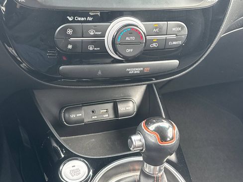 Used 2019 Kia Soul ! FWD image 19