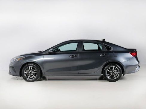 Used 2022 Kia Forte LXS w/ LXS Technology Package FWD image 2