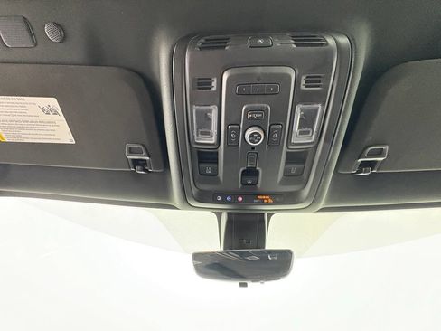 Used 2022 GMC Yukon Denali w/ Advanced Technology Package AWD/4WD image 21