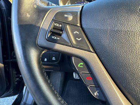Used 2015 Hyundai Veloster Turbo w/ Option Group 04 FWD image 16