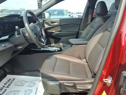 Used 2024 Chevrolet Trax RS w/ Sunroof Package FWD image 12