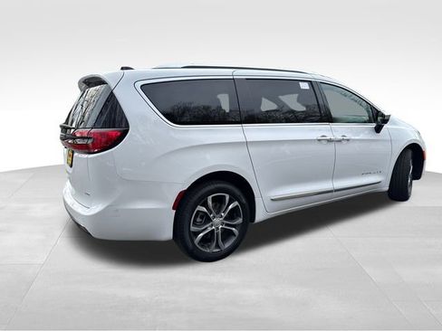 New 2026 Chrysler Pacifica Pinnacle image 7