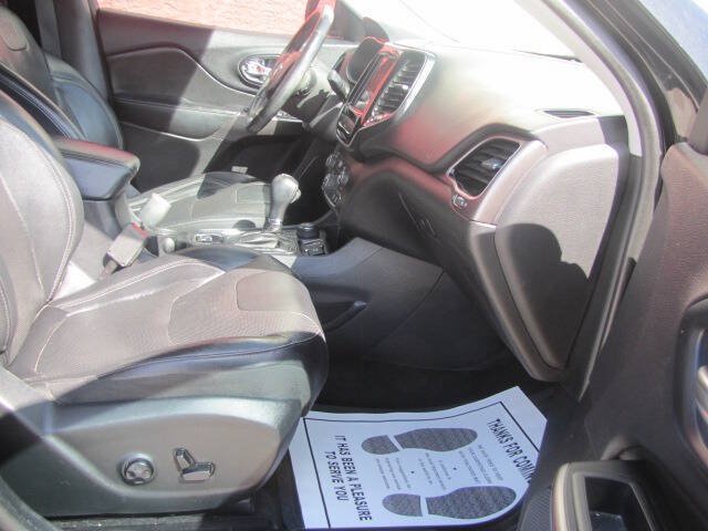 Used 2019 Jeep Cherokee Limited AWD/4WD image 12