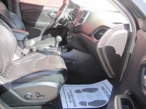 Used 2019 Jeep Cherokee Limited AWD/4WD image 12