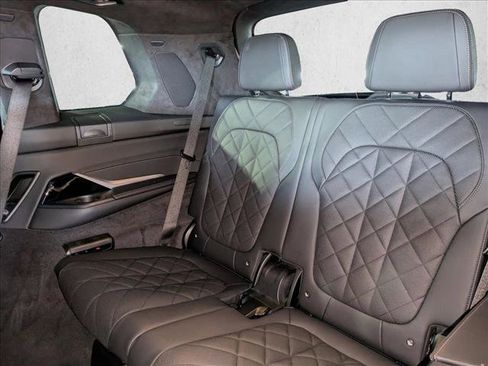 Used 2024 BMW X7 xDrive40i w/ M Sport Package AWD/4WD image 20